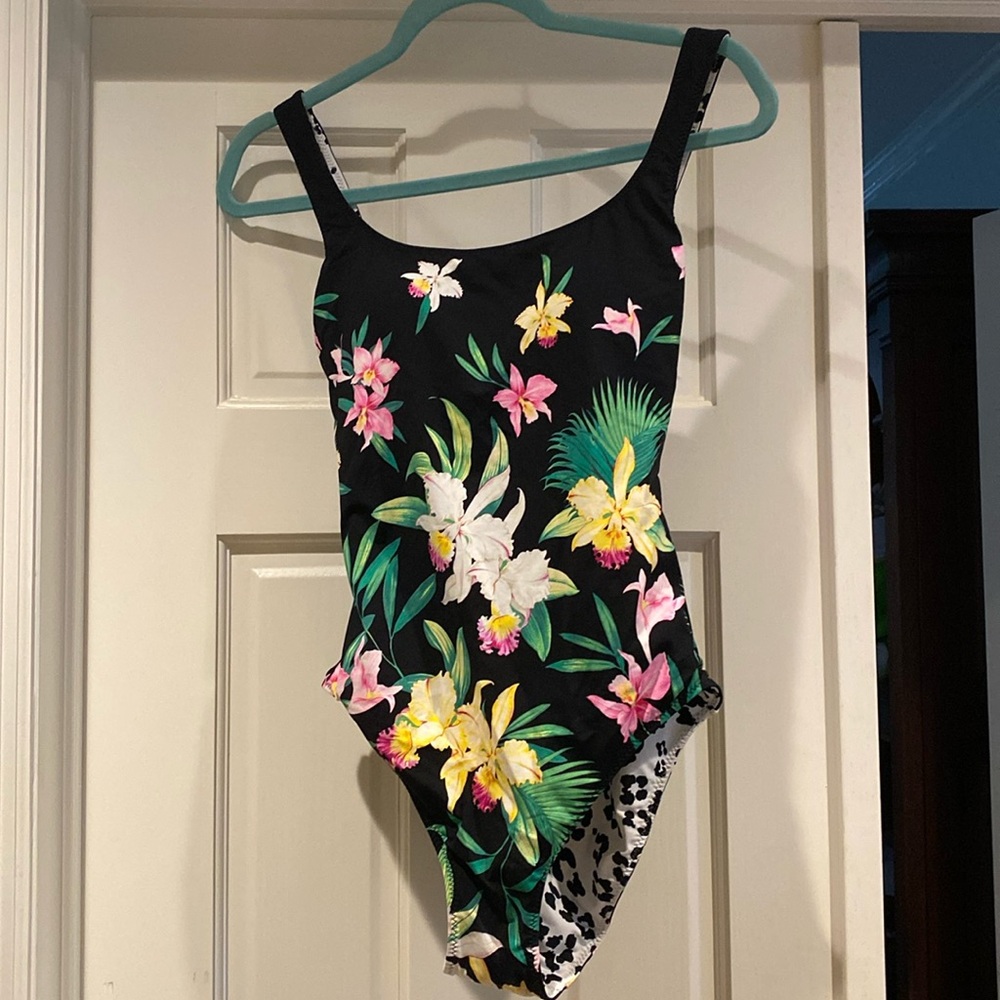 Tommy Bahama Reversible One Piece Bathing Suit Size 6 NWT Orhid Garden Lace Back